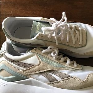 Reebok Women Leather Legacy AZ athletic shoes